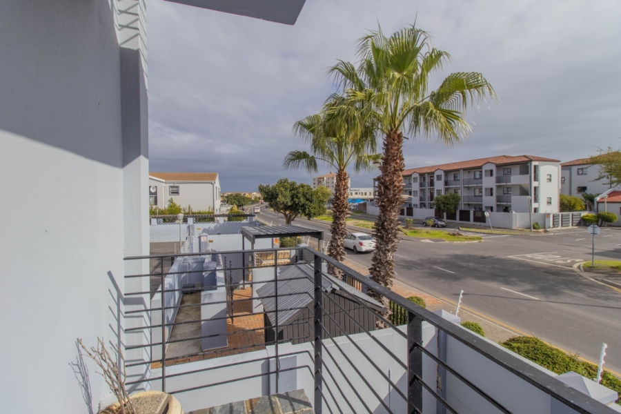 2 Bedroom Property for Sale in Parklands Western Cape